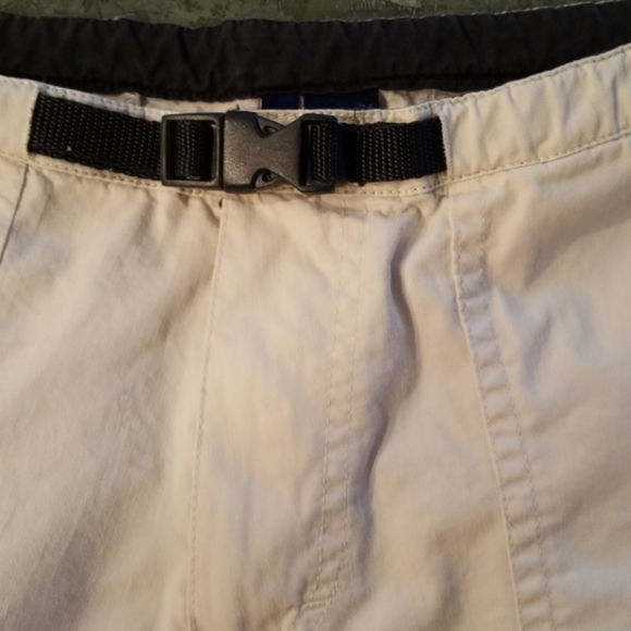 Retro 90's-early 2000's style khaki shorts - Picture 4 of 7